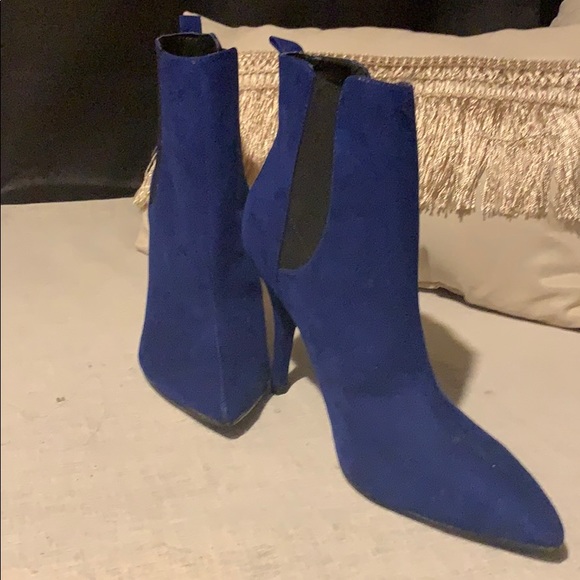 Guess - Picture 2 of 4